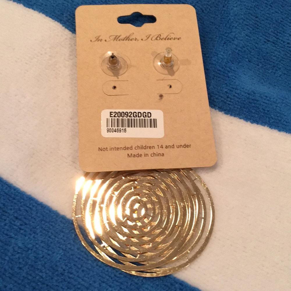 Gold statement earrings - Picture 2 of 2